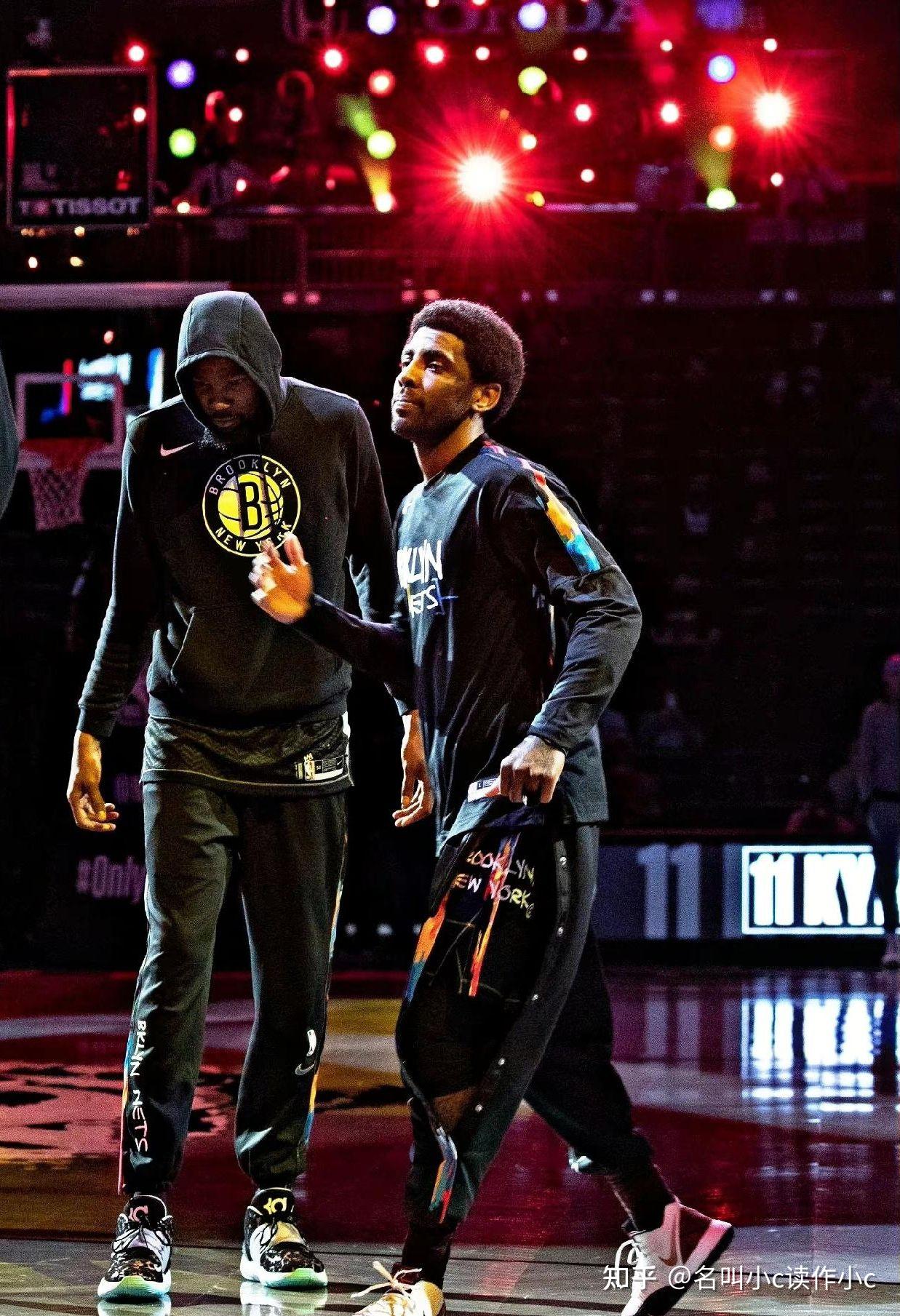 他以身兼两 他以身兼两